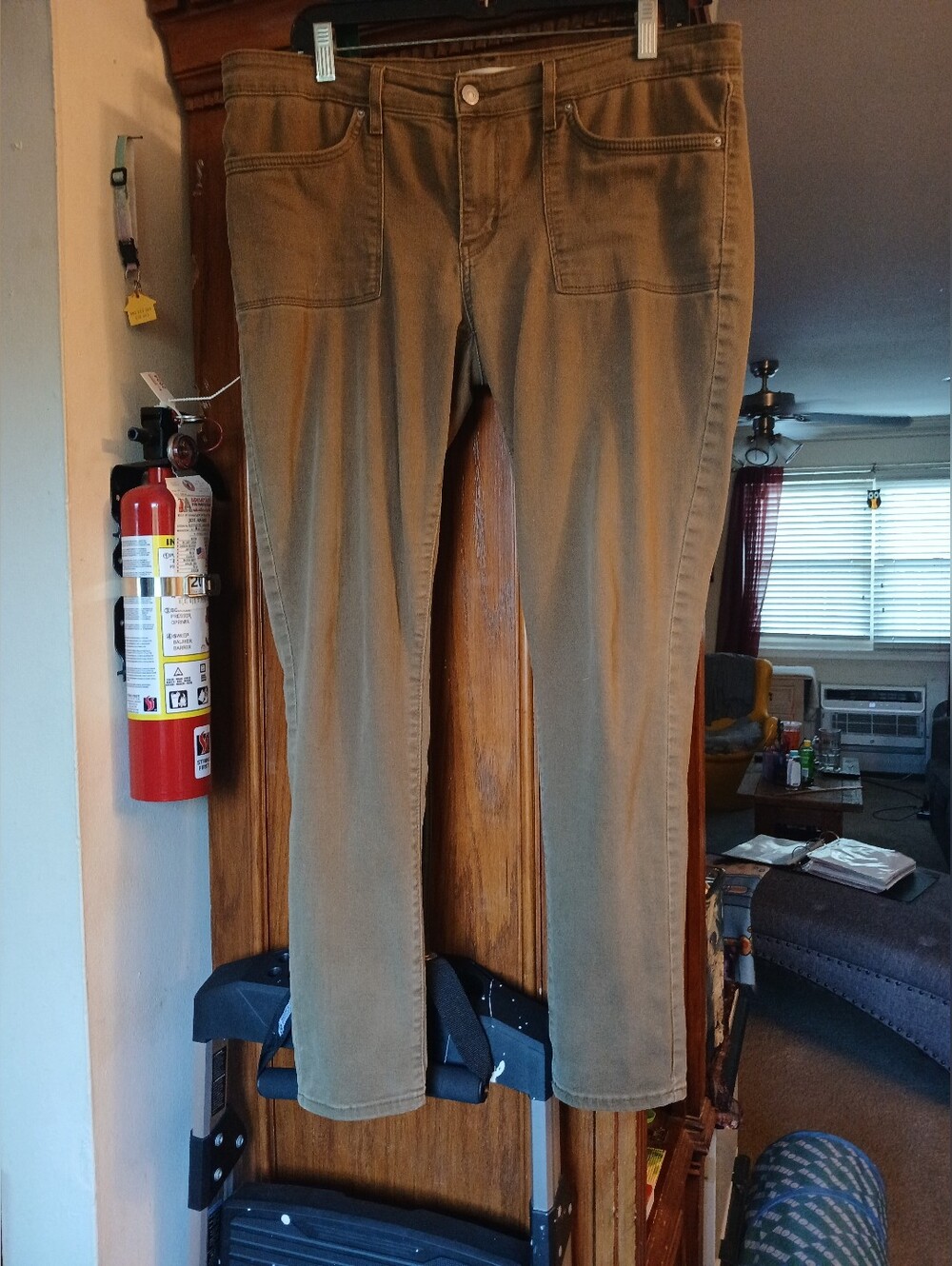Levi's 711 Skinny Jeans. Khaki. Size 30.